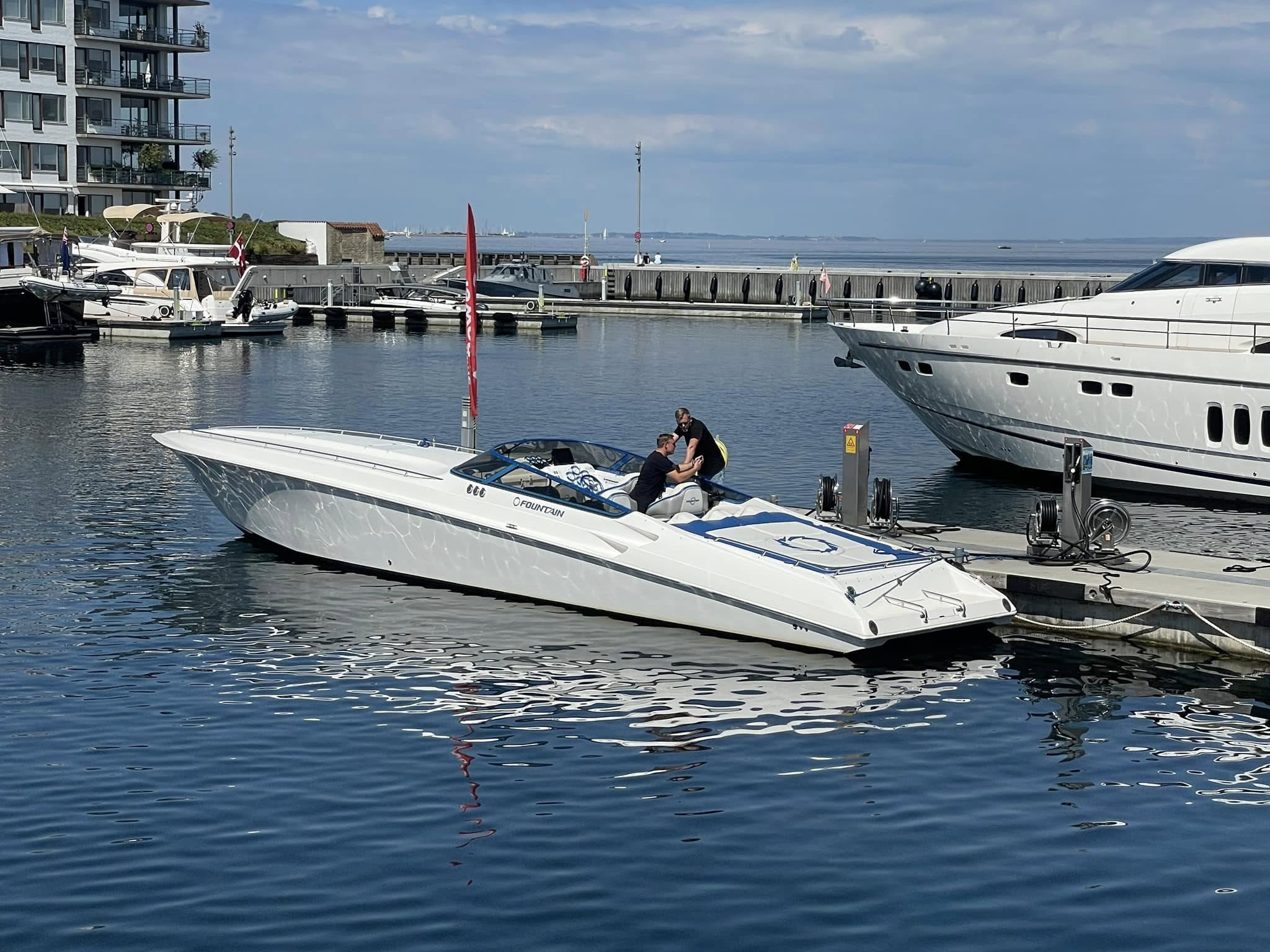 Fountain 47 Lightning