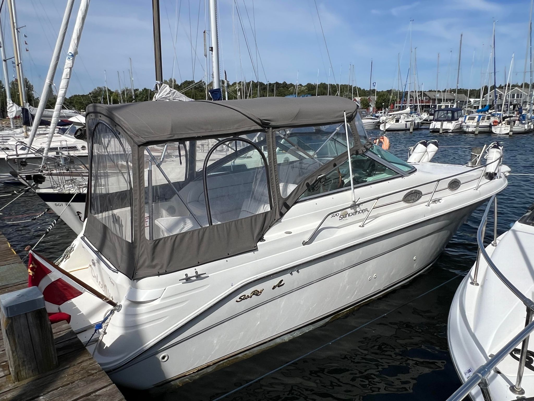 Sea Ray Sundancer 270
